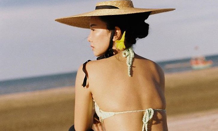 "นุ่น วรนุช" ใส่บิกินี่นั่งโพสท่า แค่หันหลังยังรู้ว่าแซ่บ