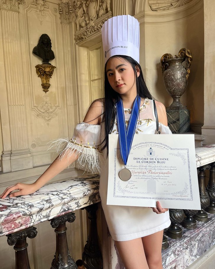 &#8220;แซม ยุรนันท์&#8221; ต้อนรับลูกสาวคนสวย หลังบินไปเรียนทำอาหารที่ฝรั่งเศสเกือบปี