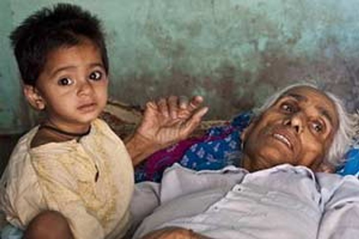 คุณแม่วัย 70 ปี เพิ่งคลอดลูกกำลังใกล้ตาย