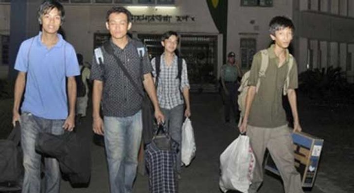 นศ.บังกลาเทศตีกันเละเหตุดูบอลโลก