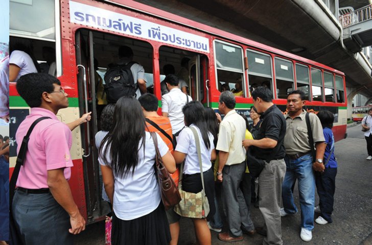 เฮ! รัฐบาลให้ใช้น้ำ ไฟ ขึ้นเมล์ รถไฟ ฟรีต่อถึงสิ้นปี