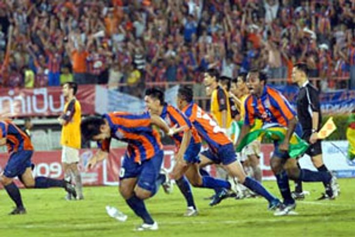 แฟนท่าเรือ มอบตัวอีก 2 ยัน ถูกยั่วยุก่อน