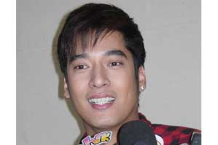 วี โต้เสียบแทน ป๋อ จันทร์ฯ ปัดโอบเอว ไอซ์ ช็อป