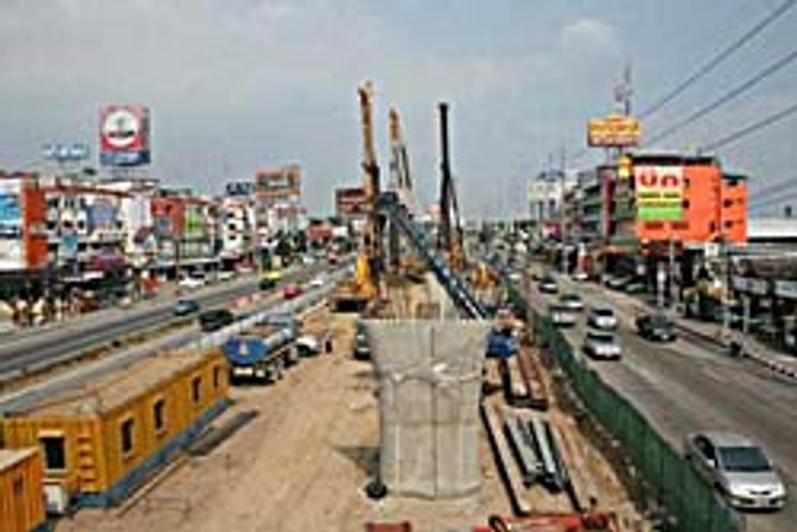 เฮ! เดือนหน้าเปิดสะพานลอยข้ามแยกไทรม้า