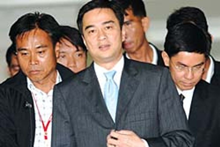 อภิสิทธิ์ ถึงไทยแล้ว ปัดตอบสื่อ