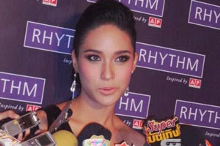 พลอย ปลื้ม ต้าร์ ซื้อลิปสติกฝาก ปัดเทียบ แอน