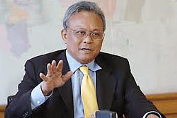 สุเทพ ยังไม่คุย อภิสิทธิ์ ปรับครม.
