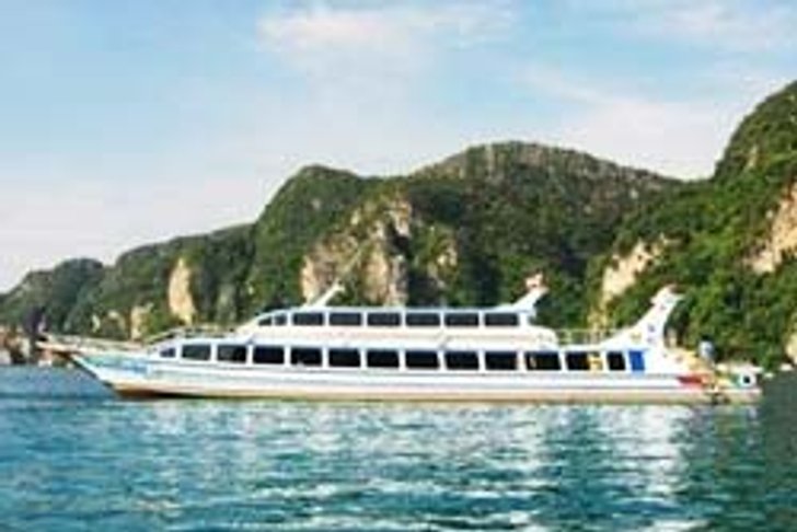หวิดล่ม! เรือรั่วกลางทะเลเกาะพีพี