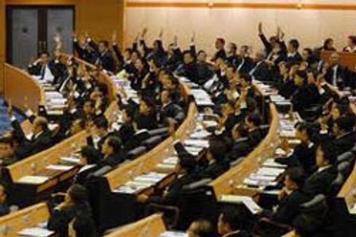 ฉายาสภา ปี 53 " หลังยาว ผลาญภาษี "