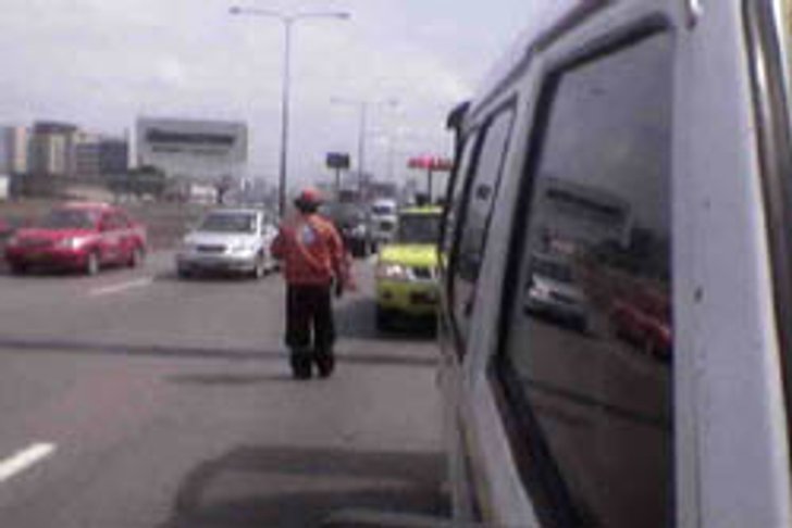 ระทึก! คนร้ายยิงใส่กัปตันการบินไทยบนทางด่วน