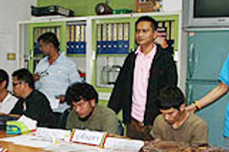 บุกจับหนุ่มค้ายาบ้านามสกุลนักร้องดัง