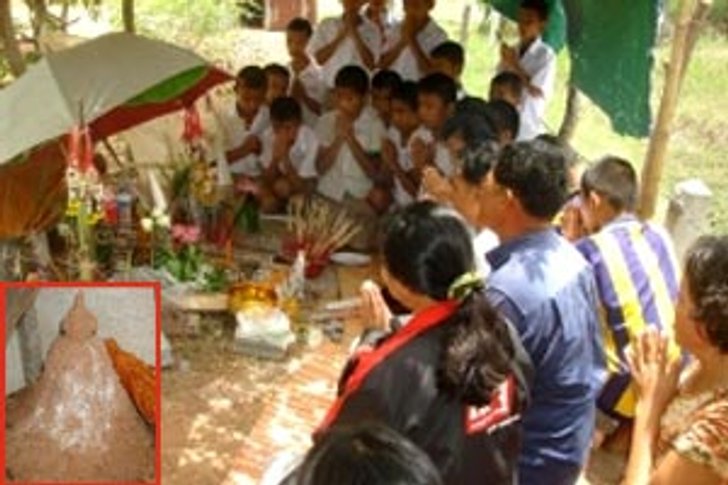 ตะลึง! พระพุทธรูปจอมปลวกผุดชาวบ้านอุดรฯ แห่ขอหวย