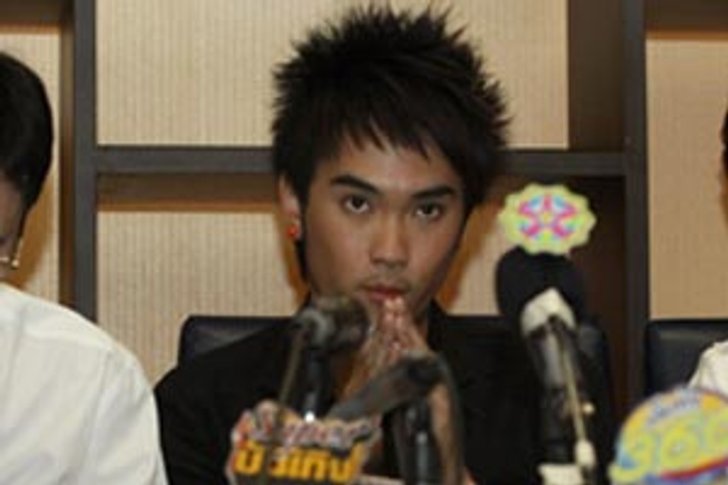 มาร์ค V11 สะท้อนสังคมไทยยังแตกแยก