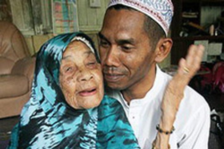 อึ้ง! ยายทวดวัย108เผยเคล็ดลับมัดใจผัว23