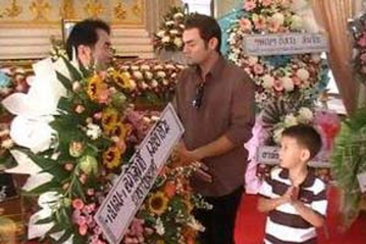 นายกฯ มอบพวงหรีดงานศพแม่น้องไบเบิ้ล
