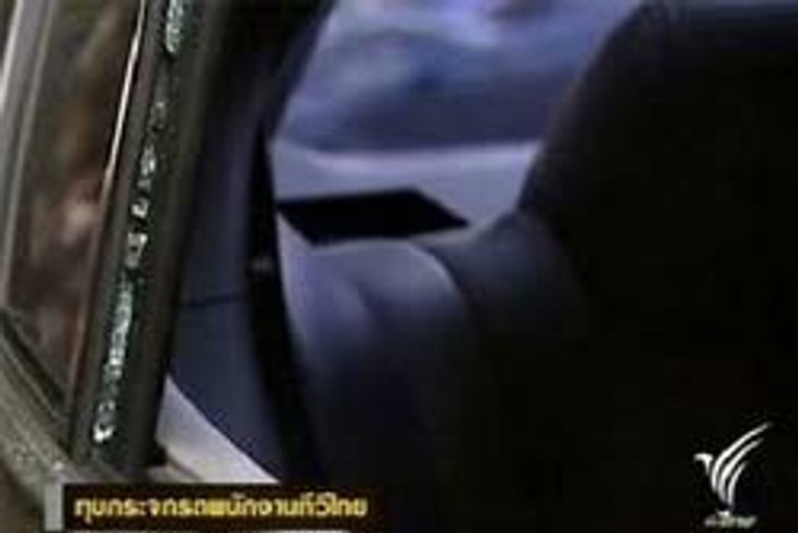ทุบกระจกรถพนักงานทีวีไทย