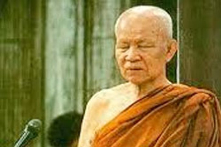 ปาฏิหารย์!หลวงตามหาบัว สาวรอดชีวิตจากรถชน