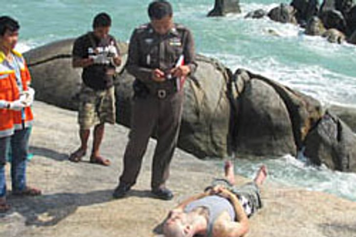 สลด! ฝรั่งลื่นตกหินตาหินยายจมน้ำดับ