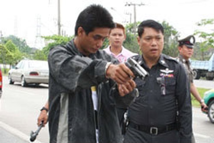 หนุ่มแค้น โดนตีท้ายครัว ยิงชู้ดับหน้าบริษัท