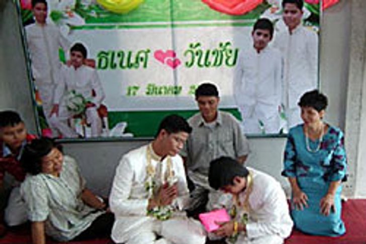 ฮือฮา! งานแต่งชายรักชาย ญาติร่วมยินดี