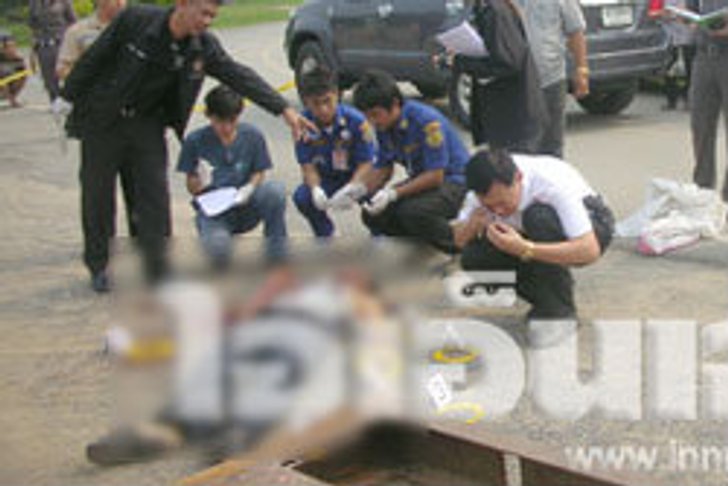 ระแวงเพื่อนตีท้ายครัว โทรนัดยิงดับร่างพรุน