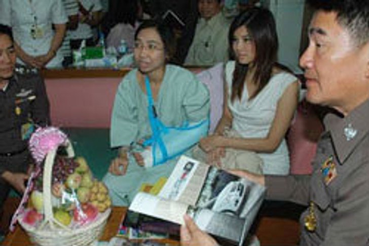 หมอกวางยิ้ม! ตร.มอบคัมรี่ป้ายแดงปลอบขวัญ