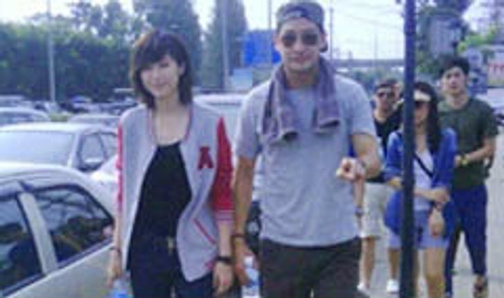 ป้อง แก้ว หวานจัด ควงคู่ช่วยน้ำท่วม!