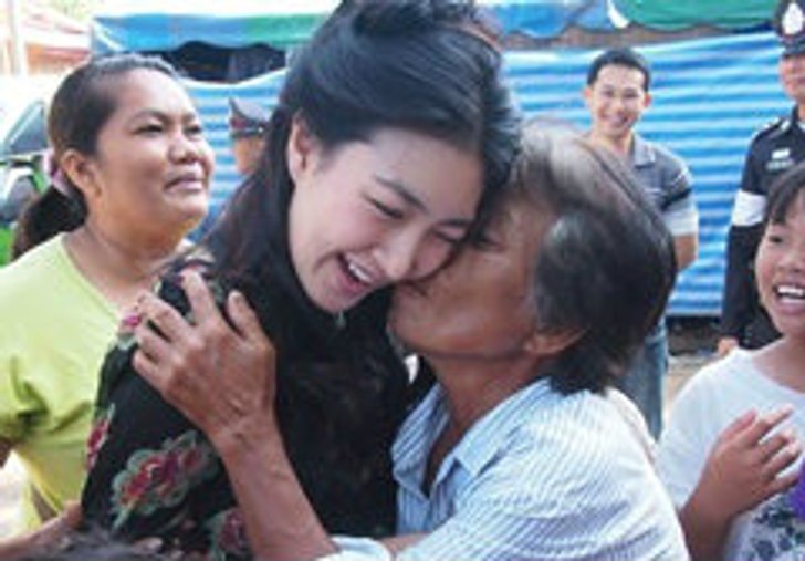 แพนเค้ก สวยใจบุญ ลุยนครสวรรค์ฟื้นฟูน้ำท่วม