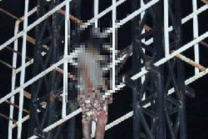ผงะ! หนุ่มนิรนามผูกคอตายบนป้ายสูง10เมตร