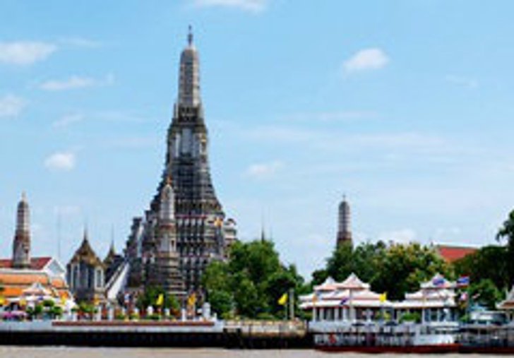น่าห่วง! พื้นดินในวัดอรุณฯ ทรุดฮวบ