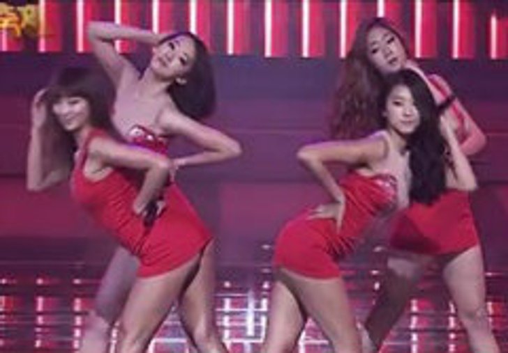 เซ็กซี่ได้เรื่อง! เกิร์ลกรุ๊ปนุ่งสั้นเปิดหวอออนแอร์