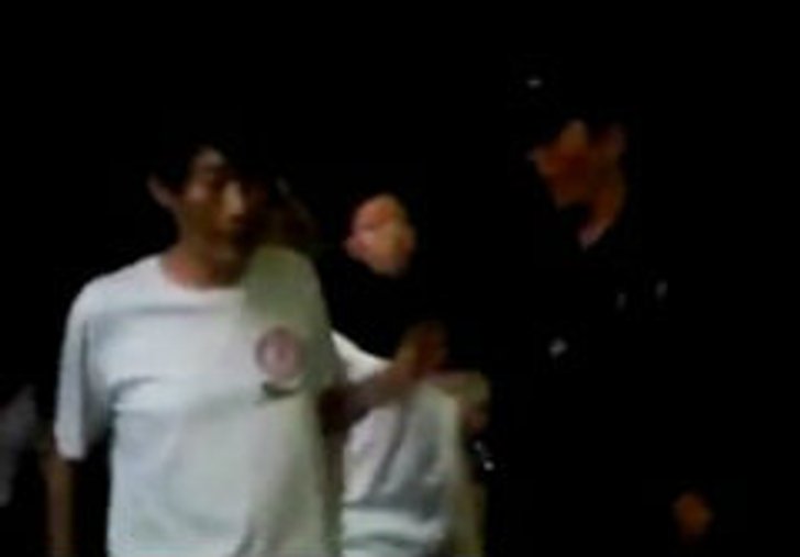 ฮือฮา! คลิปชายชุดดำยิ่งกว่าตำรวจ ตบอาสากู้ภัย