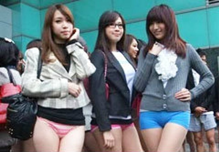 กิจกรรมสุดสยิว! สาวไม่นุ่งกางเกง ที่ไต้หวัน