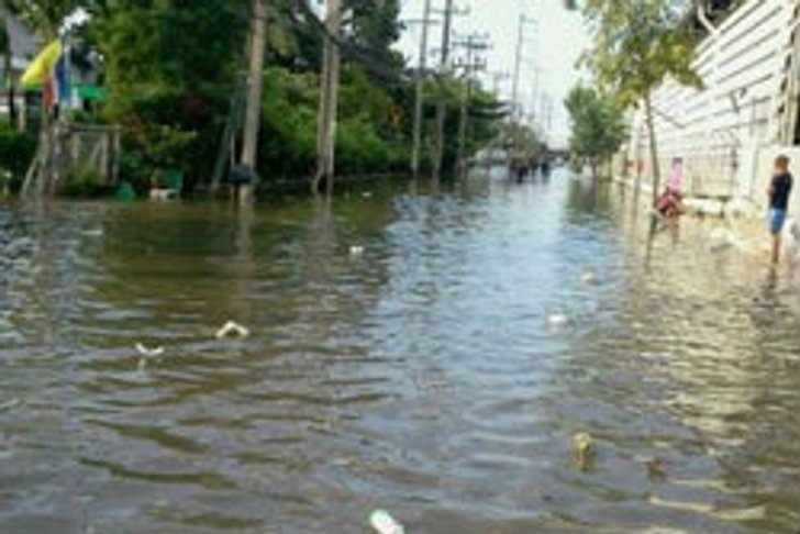 รพ.นวนคร เร่งอพยพผู้ป่วย หลังรับแจ้งตัดไฟ
