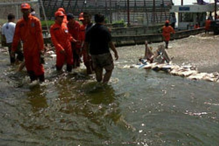 น้ำทะลักเข้าท่วมสนามบินดอนเมืองแล้ว