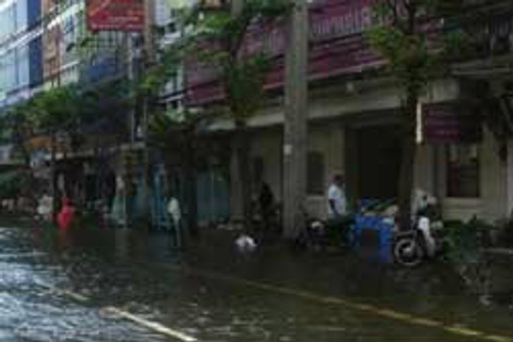 น้ำมาถึงแยกบางเขนแล้ว แยกเกษตรน้ำสูง 70ซม.