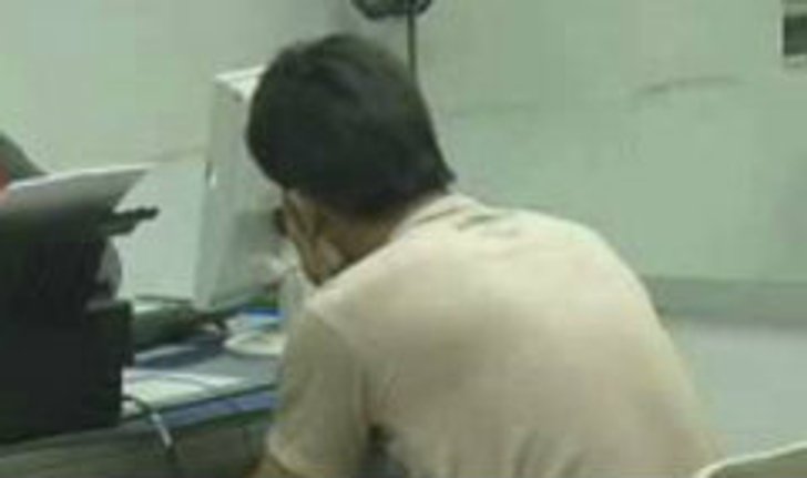 พ่อนักมวยยัวะ! โดดก้านคอลูกชายดับ