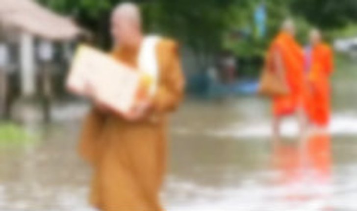 เจ้าอาวาสโวย! อดีตรมต. ถวายซองเปล่าช่วยน้ำท่วม