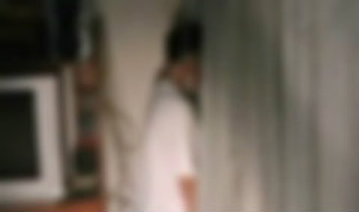 พ่อผงะ! ลูกชายผูกคอตายกับเชือกรองเท้า