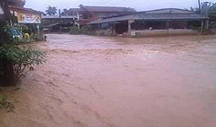 น่านอ่วมฝนถล่ม 2 วันติด ทำน้ำป่าทะลักท่วม