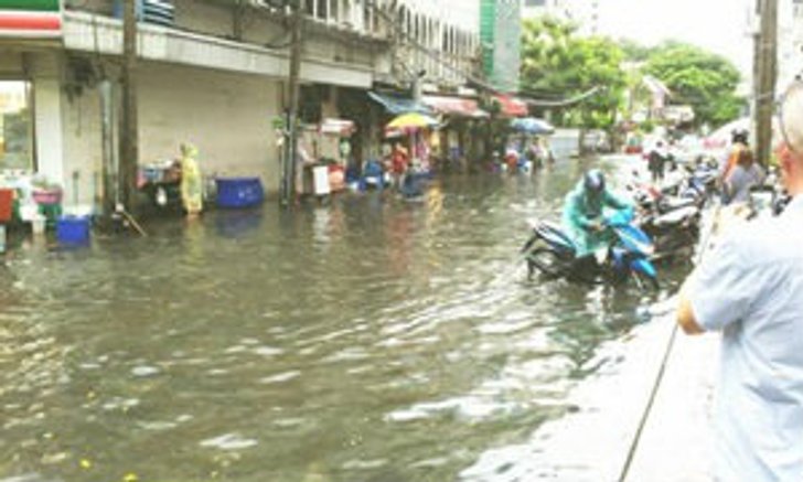 เตือนฝนถล่มกรุง แนะประชาชนหลีกเลี่ยง 21 จุด