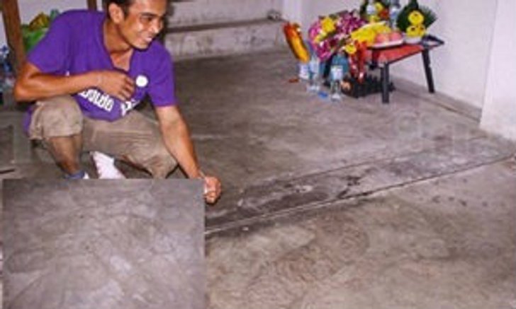 รอยพญานาคเลื้อยในร้านเชียงกงรังสิต แห่บูชาขอโชคลาภ