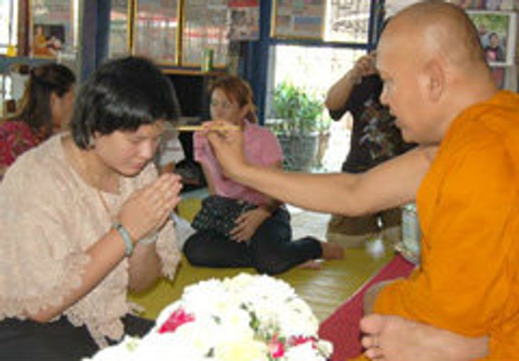 หมอมุก หายดีแล้ว เข้ากราบพระอาจารย์แดง เกจิชื่อดัง