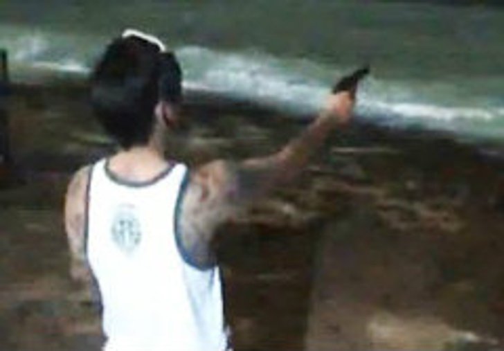 จับหนุ่มเมากร่าง ยิงปืนเบ่ง อวดพ่อใหญ่!