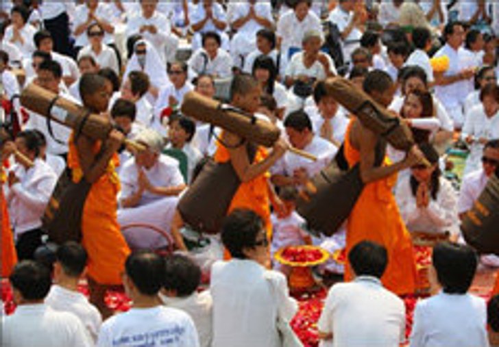 วัดพระธรรมกาย ขอความเป็นธรรม โดนถล่มจัดธุดงค์กลางกรุง