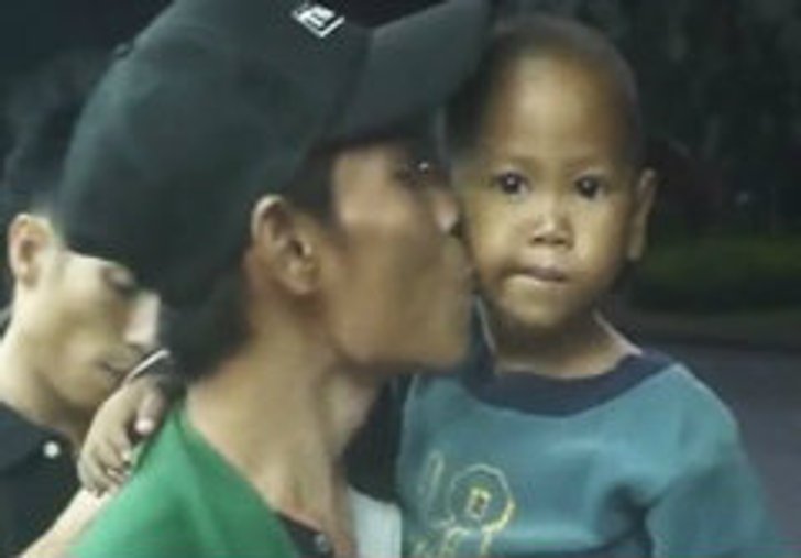 เด็ก 3 ขวบหลงทาง โชคช่วยพ่อมาพบตัวพอดี