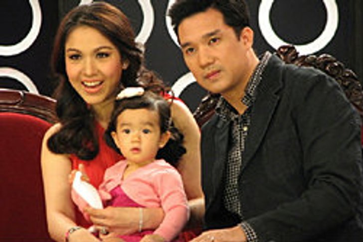 น้องณดา ควงแม่กบ พ่อบรู๊ค ออกสื่อพร้อมหน้า!