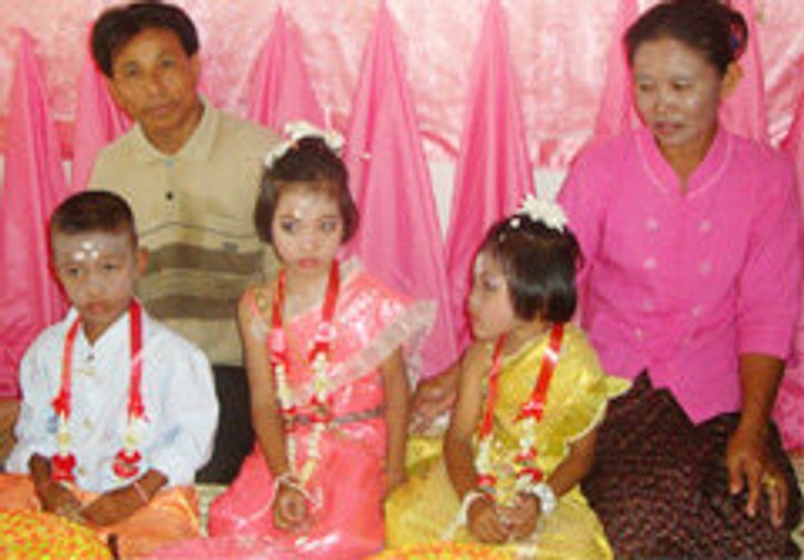 ฮือฮา! จับลูกแฝดสาม 7 ขวบ แต่งงานแก้เคล็ด