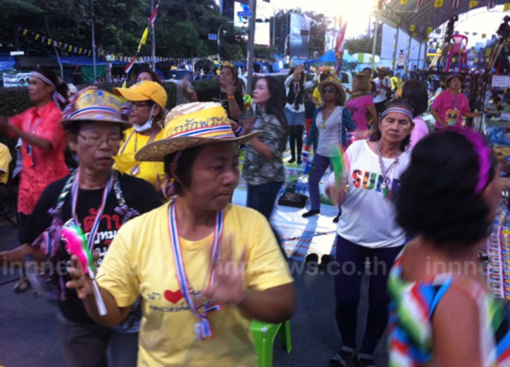 คปท.ช่วงบ่ายคึก!เปิดเพลงปลุกใจสลับปราศรัย