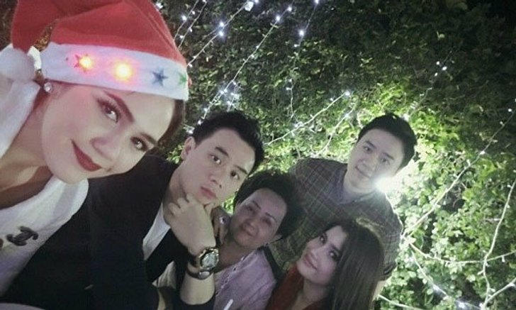 แฮปปี้! ชมพู่ อารยา ปู ไปรยา ปาร์ตี้คริสต์มาสบ้านรังษีสิงห์พิพัฒน์
